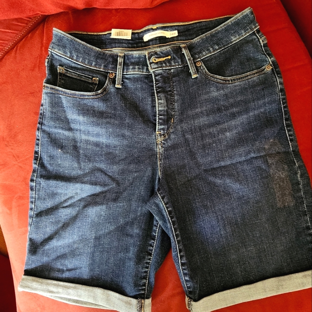 Levi's Bermuda short size 14